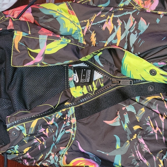 SOLD Nike Men's Sportswear NSW black rain jacket Palm Floral Print AR1598-386 - Picture 4 of 13